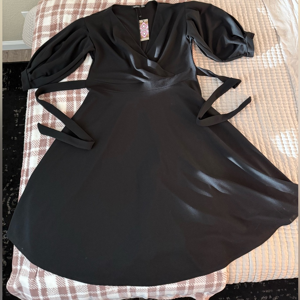 Boohoo Elegant Black V-Neck Dress
